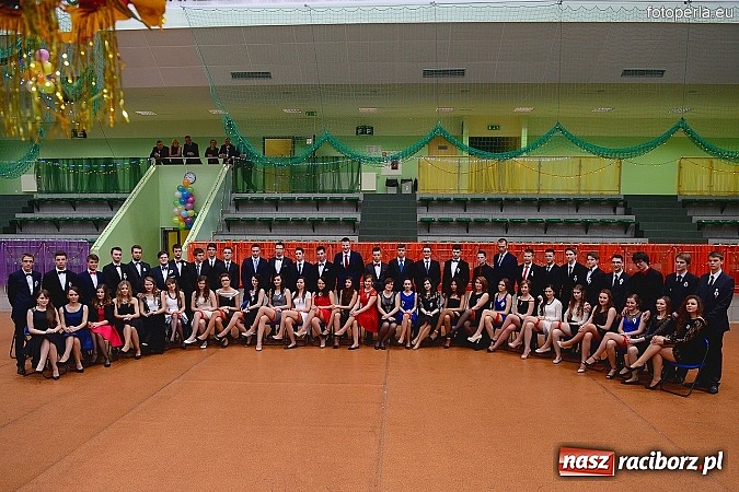 Zdjęcie w galerii na portalu naszraciborz.pl: Bal maturalny uczniów I LO i Liceum Plastycznego - fotoreportaż i zdjęcia grupowe wiadomości z regionu