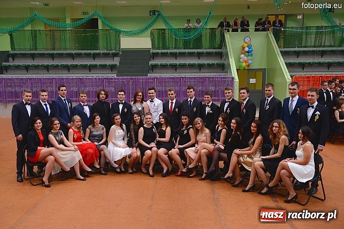 Zdjęcie w galerii na portalu naszraciborz.pl: Bal maturalny uczniów I LO i Liceum Plastycznego - fotoreportaż i zdjęcia grupowe wiadomości z regionu