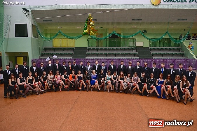 Zdjęcie w galerii na portalu naszraciborz.pl: Bal maturalny uczniów I LO i Liceum Plastycznego - fotoreportaż i zdjęcia grupowe wiadomości z regionu