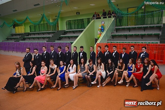 Zdjęcie w galerii na portalu naszraciborz.pl: Bal maturalny uczniów I LO i Liceum Plastycznego - fotoreportaż i zdjęcia grupowe wiadomości z regionu