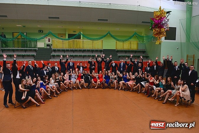 Zdjęcie w galerii na portalu naszraciborz.pl: Bal maturalny uczniów I LO i Liceum Plastycznego - fotoreportaż i zdjęcia grupowe wiadomości z regionu