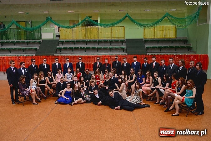 Zdjęcie w galerii na portalu naszraciborz.pl: Bal maturalny uczniów I LO i Liceum Plastycznego - fotoreportaż i zdjęcia grupowe wiadomości z regionu