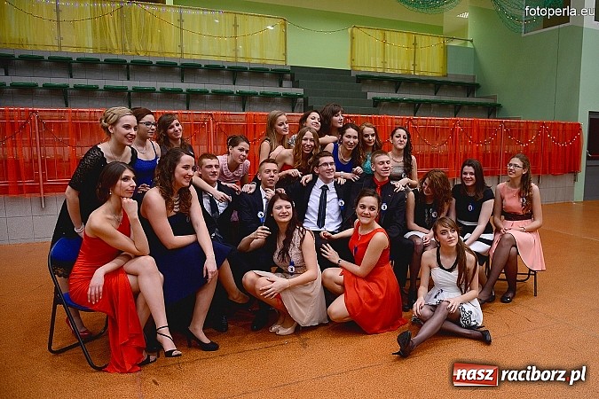 Zdjęcie w galerii na portalu naszraciborz.pl: Bal maturalny uczniów I LO i Liceum Plastycznego - fotoreportaż i zdjęcia grupowe wiadomości z regionu