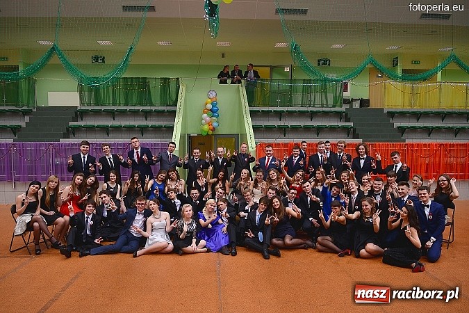 Zdjęcie w galerii na portalu naszraciborz.pl: Bal maturalny uczniów I LO i Liceum Plastycznego - fotoreportaż i zdjęcia grupowe wiadomości z regionu