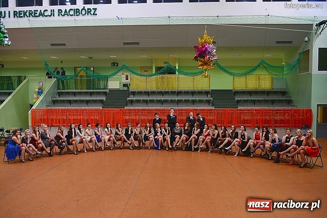 Zdjęcie w galerii na portalu naszraciborz.pl: Bal maturalny uczniów I LO i Liceum Plastycznego - fotoreportaż i zdjęcia grupowe wiadomości z regionu