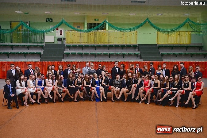 Zdjęcie w galerii na portalu naszraciborz.pl: Bal maturalny uczniów I LO i Liceum Plastycznego - fotoreportaż i zdjęcia grupowe wiadomości z regionu