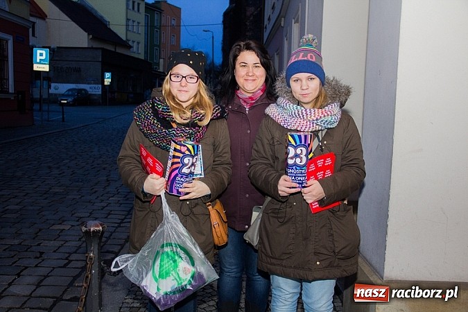 Zdjęcie w galerii na portalu naszraciborz.pl: Ponad setka wolontariuszy na ulicach Raciborza wiadomości z regionu