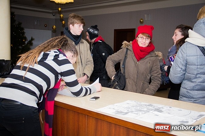 Zdjęcie w galerii na portalu naszraciborz.pl: Ponad setka wolontariuszy na ulicach Raciborza wiadomości z regionu