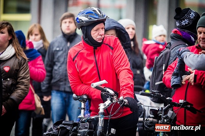 Zdjęcie w galerii na portalu naszraciborz.pl: Wielka Orkiestra Owsiaka na Rynku - z morsami, strażakami i braćmi kurkowymi wiadomości z regionu