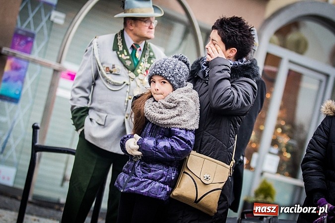 Zdjęcie w galerii na portalu naszraciborz.pl: Wielka Orkiestra Owsiaka na Rynku - z morsami, strażakami i braćmi kurkowymi wiadomości z regionu
