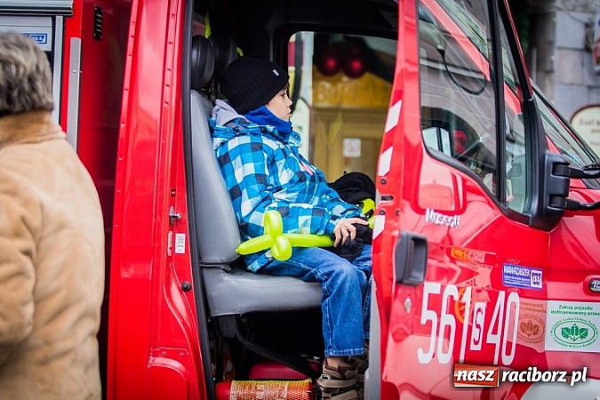 Zdjęcie w galerii na portalu naszraciborz.pl: Wielka Orkiestra Owsiaka na Rynku - z morsami, strażakami i braćmi kurkowymi wiadomości z regionu