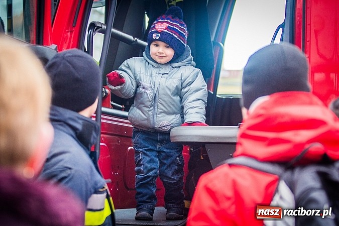 Zdjęcie w galerii na portalu naszraciborz.pl: Wielka Orkiestra Owsiaka na Rynku - z morsami, strażakami i braćmi kurkowymi wiadomości z regionu