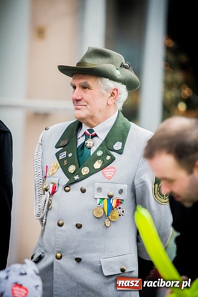 Zdjęcie w galerii na portalu naszraciborz.pl: Wielka Orkiestra Owsiaka na Rynku - z morsami, strażakami i braćmi kurkowymi wiadomości z regionu