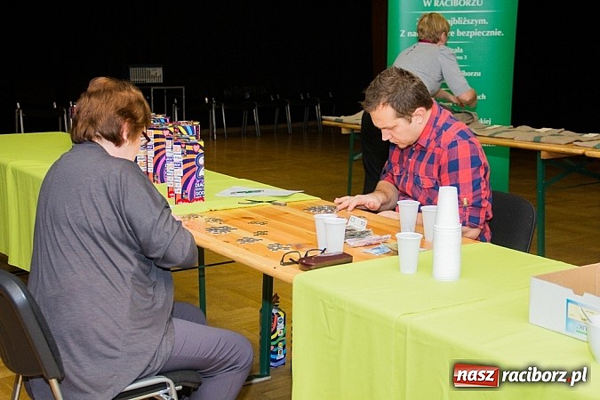 Zdjęcie w galerii na portalu naszraciborz.pl: Wielka Orkiestra Owsiaka na Rynku - z morsami, strażakami i braćmi kurkowymi wiadomości z regionu