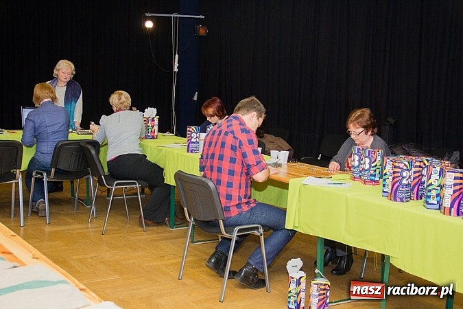 Zdjęcie w galerii na portalu naszraciborz.pl: Wielka Orkiestra Owsiaka na Rynku - z morsami, strażakami i braćmi kurkowymi wiadomości z regionu