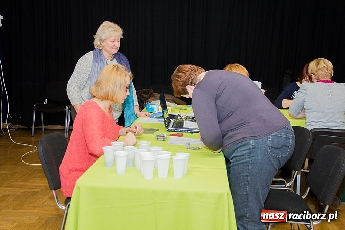 Zdjęcie w galerii na portalu naszraciborz.pl: Wielka Orkiestra Owsiaka na Rynku - z morsami, strażakami i braćmi kurkowymi wiadomości z regionu