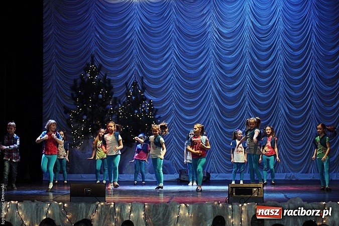 Zdjęcie w galerii na portalu naszraciborz.pl: Perspektywa, Pompa Band i Skaza, czyli 23. finał WOŚP na scenie RCK wiadomości z regionu