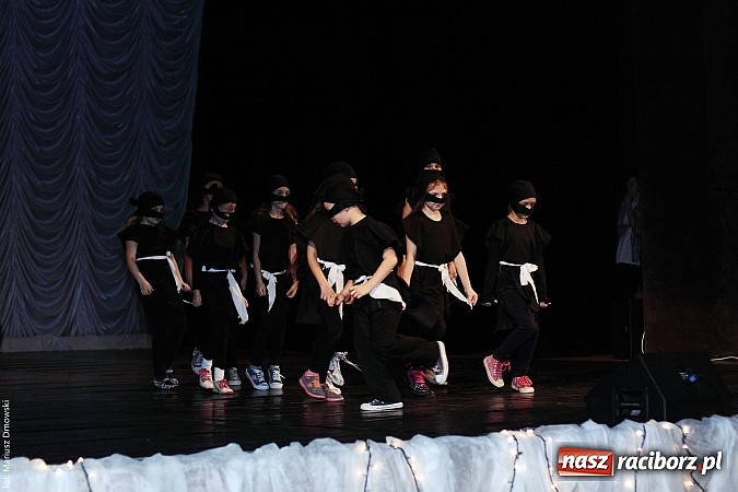 Zdjęcie w galerii na portalu naszraciborz.pl: Perspektywa, Pompa Band i Skaza, czyli 23. finał WOŚP na scenie RCK wiadomości z regionu