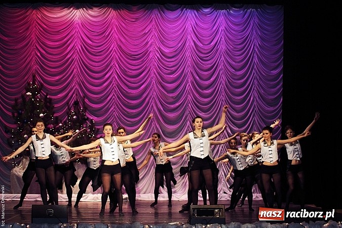 Zdjęcie w galerii na portalu naszraciborz.pl: Perspektywa, Pompa Band i Skaza, czyli 23. finał WOŚP na scenie RCK wiadomości z regionu