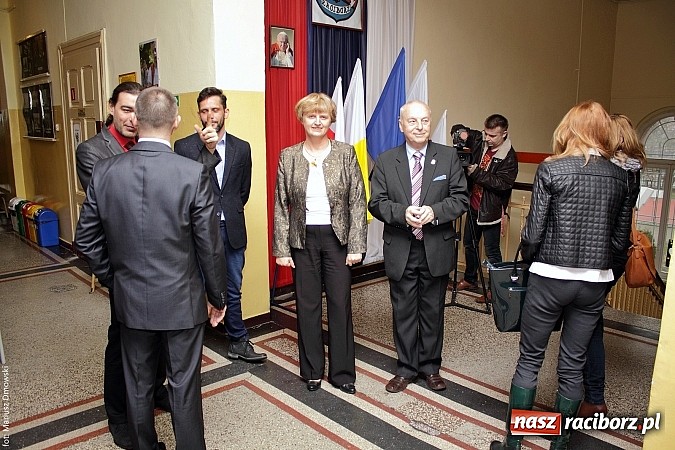 Zdjęcie w galerii na portalu naszraciborz.pl: Spotkanie noworoczne emerytowanych nauczycieli w Gimnazjum nr 5 wiadomości z regionu