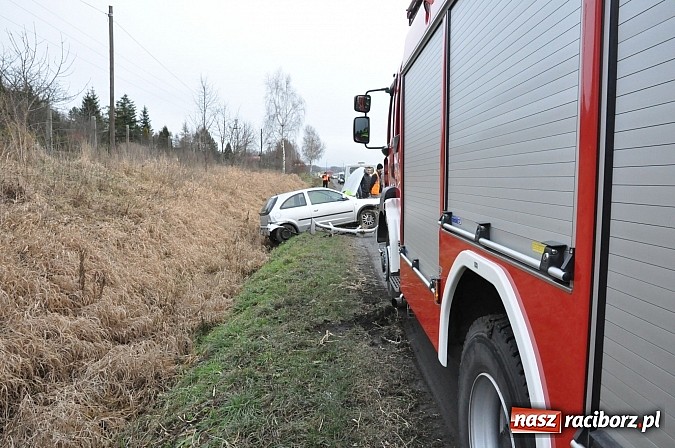 Zdjęcie w galerii na portalu naszraciborz.pl: Wielka poniedziałkowa kumulacja na drogach. Na Brzeskiej na oczach policji i strażaków kierowca alfy doprowadził do kolizji! wiadomości z regionu