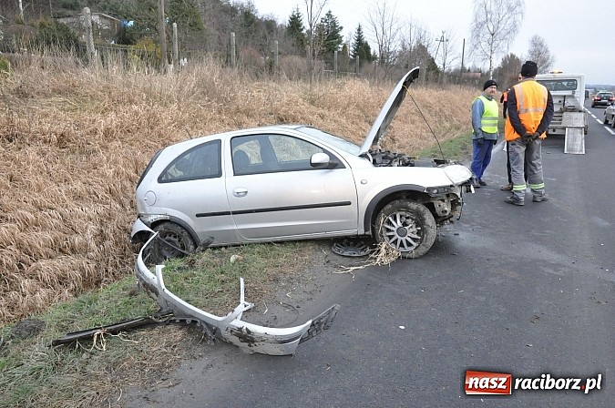 Zdjęcie w galerii na portalu naszraciborz.pl: Wielka poniedziałkowa kumulacja na drogach. Na Brzeskiej na oczach policji i strażaków kierowca alfy doprowadził do kolizji! wiadomości z regionu