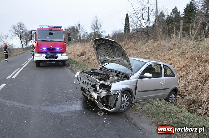 Zdjęcie w galerii na portalu naszraciborz.pl: Wielka poniedziałkowa kumulacja na drogach. Na Brzeskiej na oczach policji i strażaków kierowca alfy doprowadził do kolizji! wiadomości z regionu