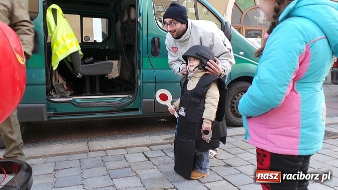 Zdjęcie w galerii na portalu naszraciborz.pl: Śląsko-Małopolski Oddział Straży Granicznej ponownie zagrał z Wielką Orkiestrą. Można licytować strzelanie w Raciborzu! wiadomości z regionu