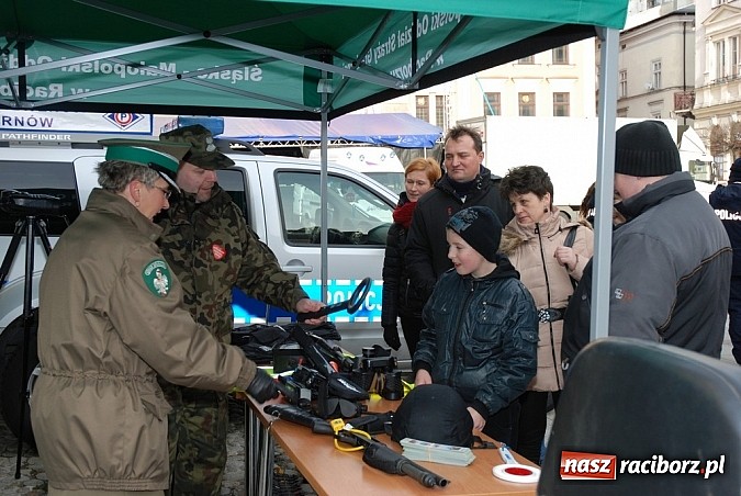 Zdjęcie w galerii na portalu naszraciborz.pl: Śląsko-Małopolski Oddział Straży Granicznej ponownie zagrał z Wielką Orkiestrą. Można licytować strzelanie w Raciborzu! wiadomości z regionu