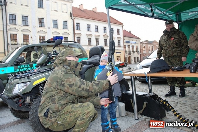 Zdjęcie w galerii na portalu naszraciborz.pl: Śląsko-Małopolski Oddział Straży Granicznej ponownie zagrał z Wielką Orkiestrą. Można licytować strzelanie w Raciborzu! wiadomości z regionu