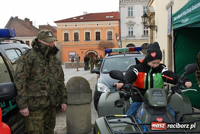 Zdjęcie w galerii na portalu naszraciborz.pl: Śląsko-Małopolski Oddział Straży Granicznej ponownie zagrał z Wielką Orkiestrą. Można licytować strzelanie w Raciborzu! wiadomości z regionu