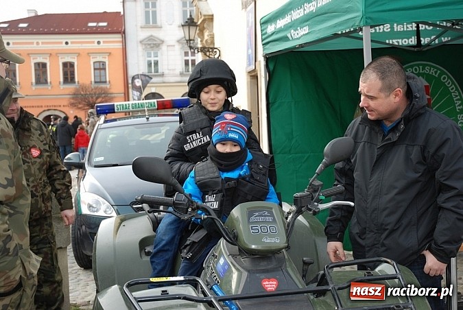 Zdjęcie w galerii na portalu naszraciborz.pl: Śląsko-Małopolski Oddział Straży Granicznej ponownie zagrał z Wielką Orkiestrą. Można licytować strzelanie w Raciborzu! wiadomości z regionu
