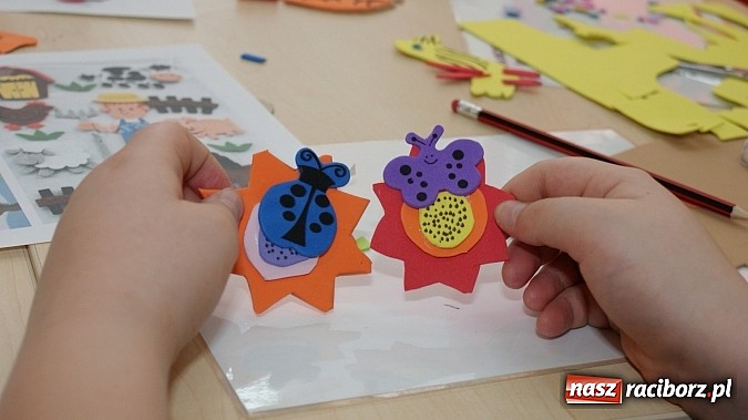 Zdjęcie w galerii na portalu naszraciborz.pl: Warsztaty z wyobraźnią: Cuda-wianki z pianki wiadomości z regionu