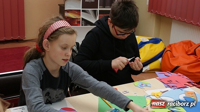 Zdjęcie w galerii na portalu naszraciborz.pl: Warsztaty z wyobraźnią: Cuda-wianki z pianki wiadomości z regionu