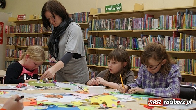 Zdjęcie w galerii na portalu naszraciborz.pl: Warsztaty z wyobraźnią: Cuda-wianki z pianki wiadomości z regionu