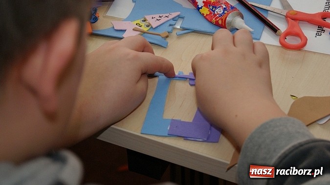 Zdjęcie w galerii na portalu naszraciborz.pl: Warsztaty z wyobraźnią: Cuda-wianki z pianki wiadomości z regionu