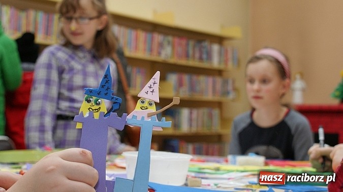 Zdjęcie w galerii na portalu naszraciborz.pl: Warsztaty z wyobraźnią: Cuda-wianki z pianki wiadomości z regionu