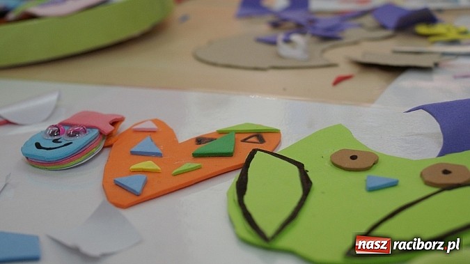 Zdjęcie w galerii na portalu naszraciborz.pl: Warsztaty z wyobraźnią: Cuda-wianki z pianki wiadomości z regionu