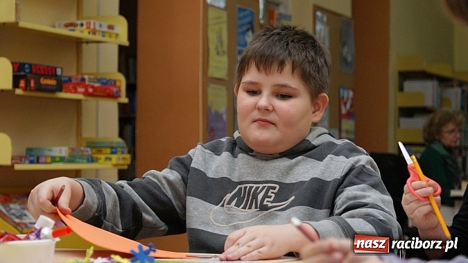 Zdjęcie w galerii na portalu naszraciborz.pl: Warsztaty z wyobraźnią: Cuda-wianki z pianki wiadomości z regionu