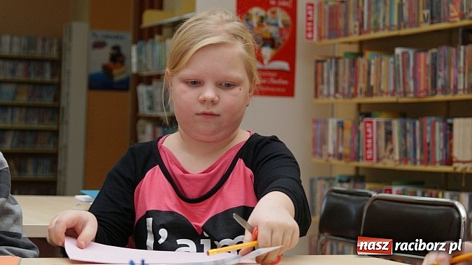 Zdjęcie w galerii na portalu naszraciborz.pl: Warsztaty z wyobraźnią: Cuda-wianki z pianki wiadomości z regionu