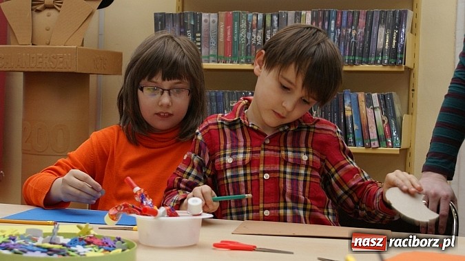 Zdjęcie w galerii na portalu naszraciborz.pl: Warsztaty z wyobraźnią: Cuda-wianki z pianki wiadomości z regionu