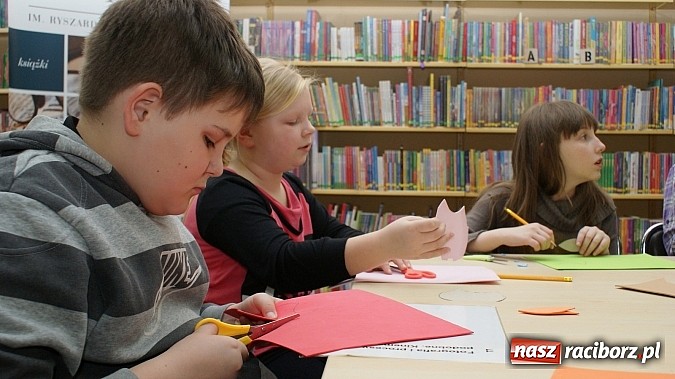 Zdjęcie w galerii na portalu naszraciborz.pl: Warsztaty z wyobraźnią: Cuda-wianki z pianki wiadomości z regionu
