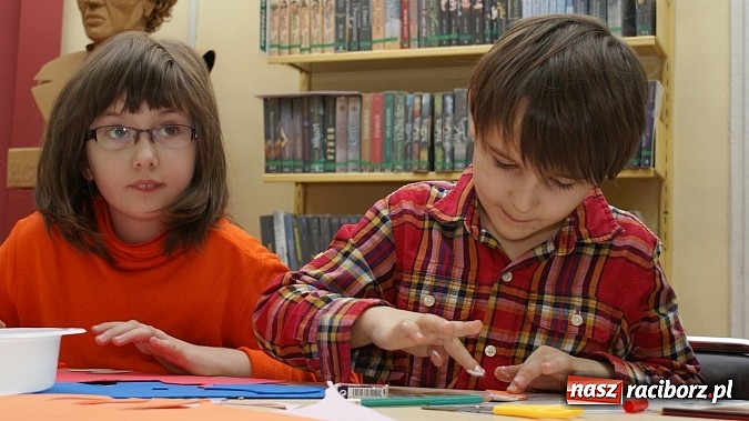 Zdjęcie w galerii na portalu naszraciborz.pl: Warsztaty z wyobraźnią: Cuda-wianki z pianki wiadomości z regionu