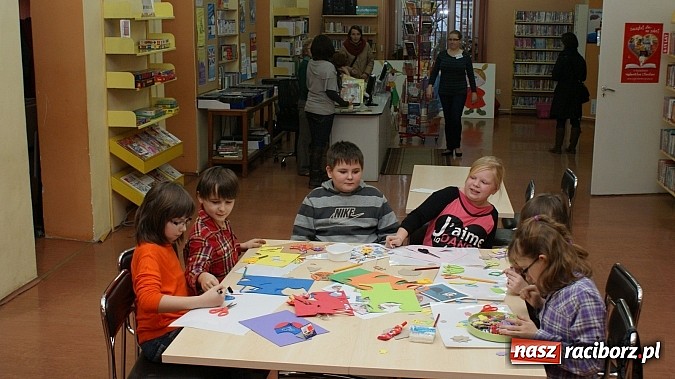 Zdjęcie w galerii na portalu naszraciborz.pl: Warsztaty z wyobraźnią: Cuda-wianki z pianki wiadomości z regionu
