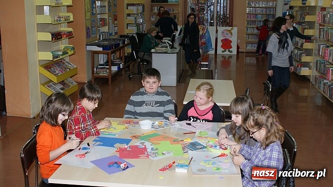 Zdjęcie w galerii na portalu naszraciborz.pl: Warsztaty z wyobraźnią: Cuda-wianki z pianki wiadomości z regionu