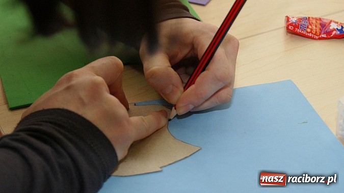 Zdjęcie w galerii na portalu naszraciborz.pl: Warsztaty z wyobraźnią: Cuda-wianki z pianki wiadomości z regionu