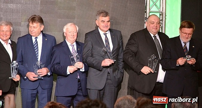 Zdjęcie w galerii na portalu naszraciborz.pl: Polski Związek Zapaśniczy uhonorowany przez PKOL wiadomości z regionu