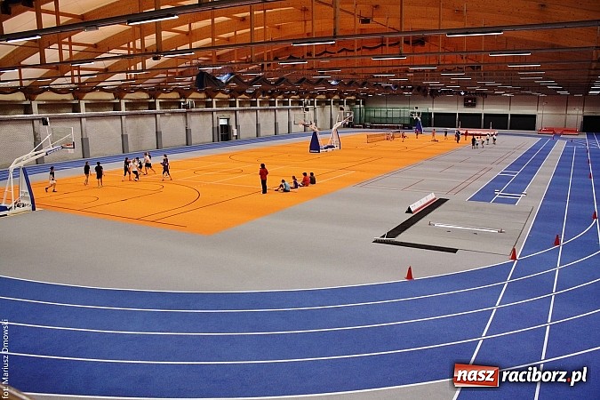 Zdjęcie w galerii na portalu naszraciborz.pl: Hala ZSOMS będzie zmodernizowana. Obecnie to bubel wiadomości z regionu