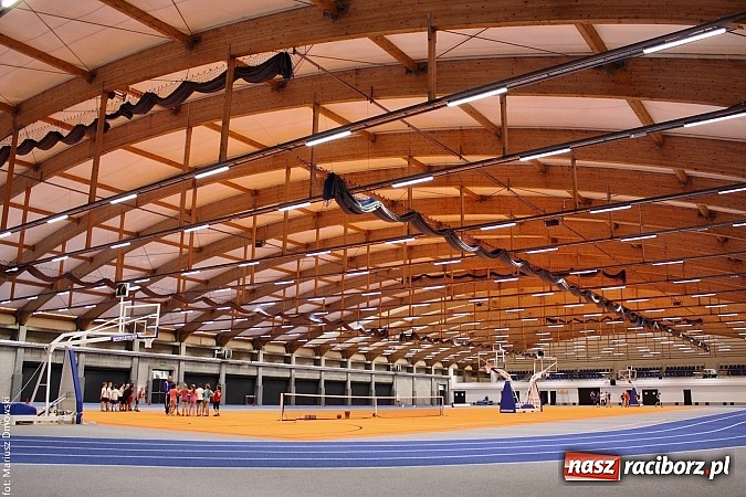 Zdjęcie w galerii na portalu naszraciborz.pl: Hala ZSOMS będzie zmodernizowana. Obecnie to bubel wiadomości z regionu