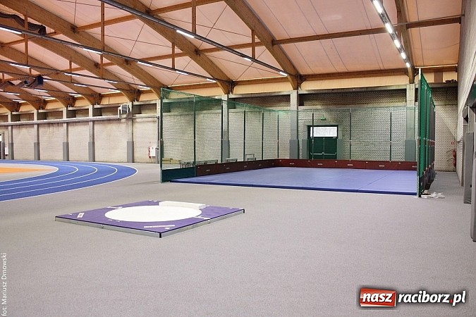 Zdjęcie w galerii na portalu naszraciborz.pl: Hala ZSOMS będzie zmodernizowana. Obecnie to bubel wiadomości z regionu